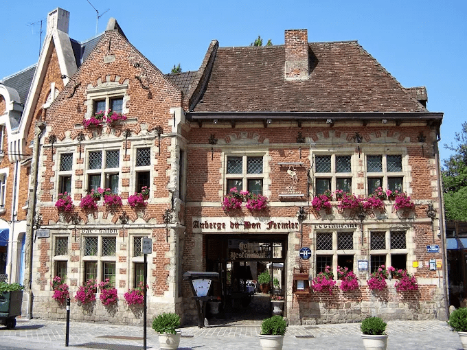 Façade de l’Auberge du Bon Fermier à Valenciennes participant à l’opération doggy bag « J’emporte mes restes »