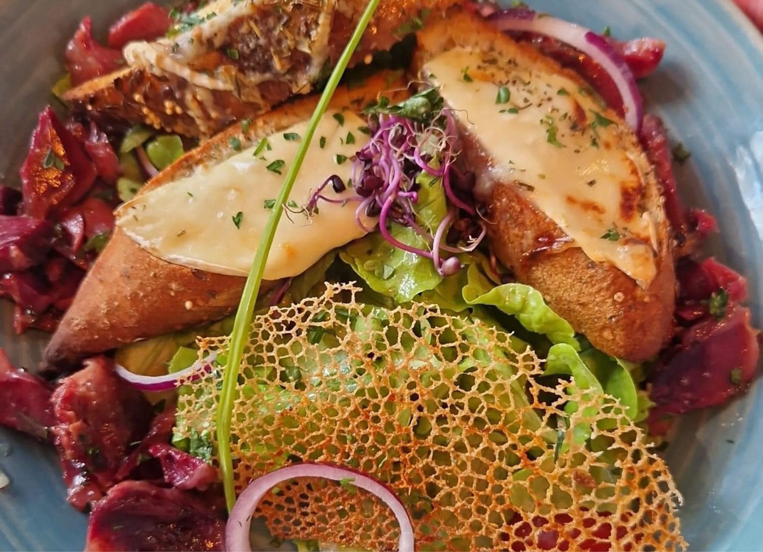lat raffiné servi au restaurant Les Trois Gourmets à Valenciennes, prêt à être dégusté, restaurant qui participe à l'initiative antigaspillage alimentaire de jemportemesrestes.fr