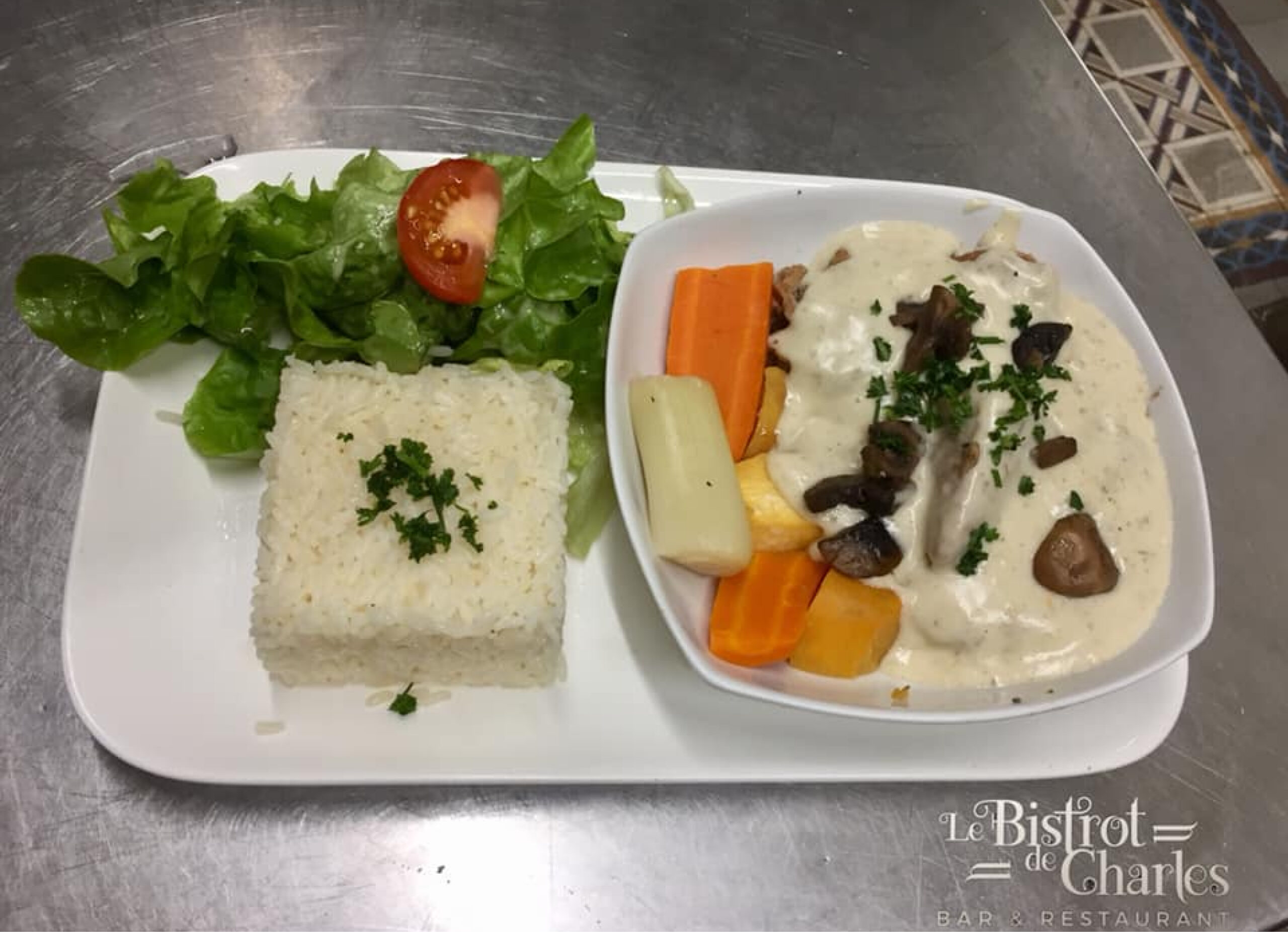 Blanquette à l’ancienne maison du Bistrot de Charles restaurant français à Valenciennes